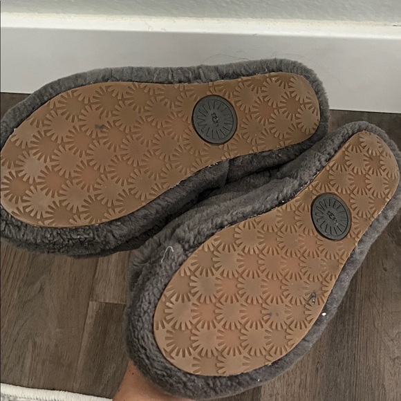UGG Charcoal Fluffy Slides - Picture 4 of 4